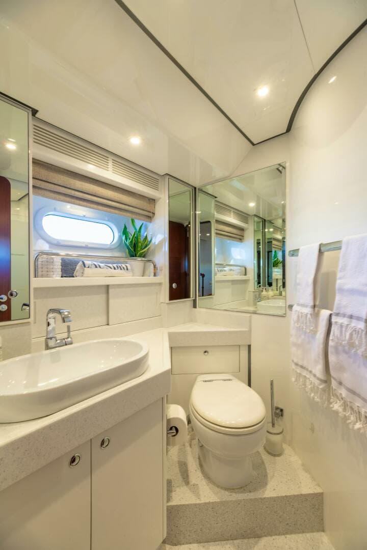 2011 Alia Yachts Warwick 82 LK