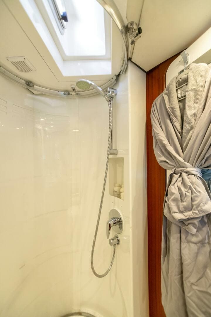 2011 Alia Yachts Warwick 82 LK