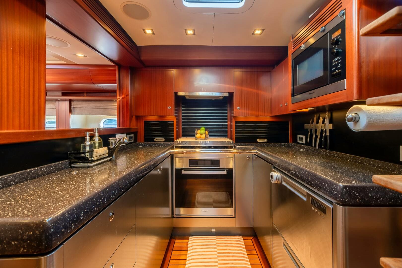 2011 Alia Yachts Warwick 82 LK