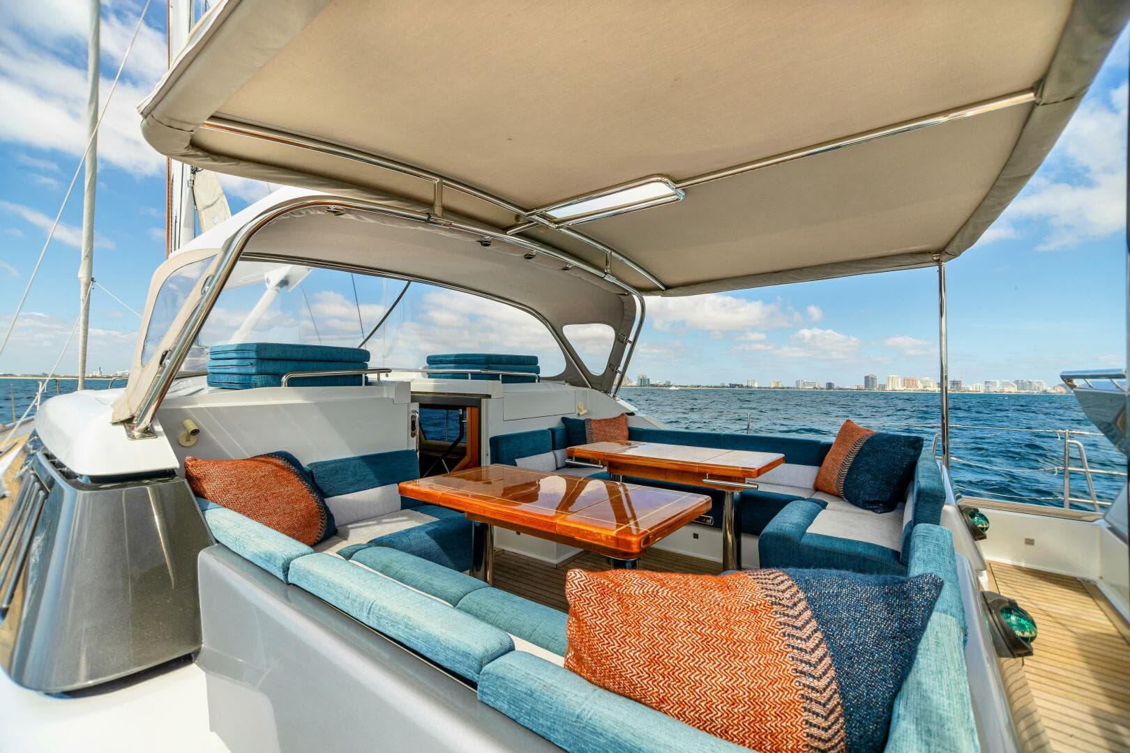 2011 Alia Yachts Warwick 82 LK