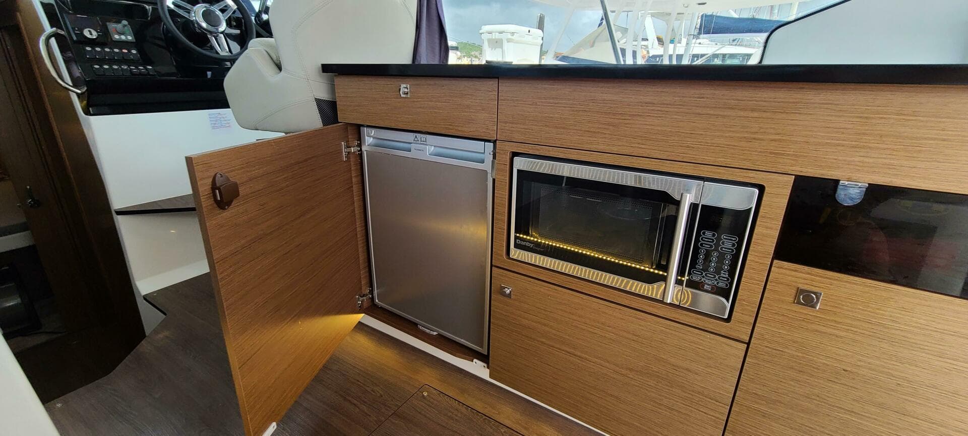 2021 Jeanneau NC 1095 Fly