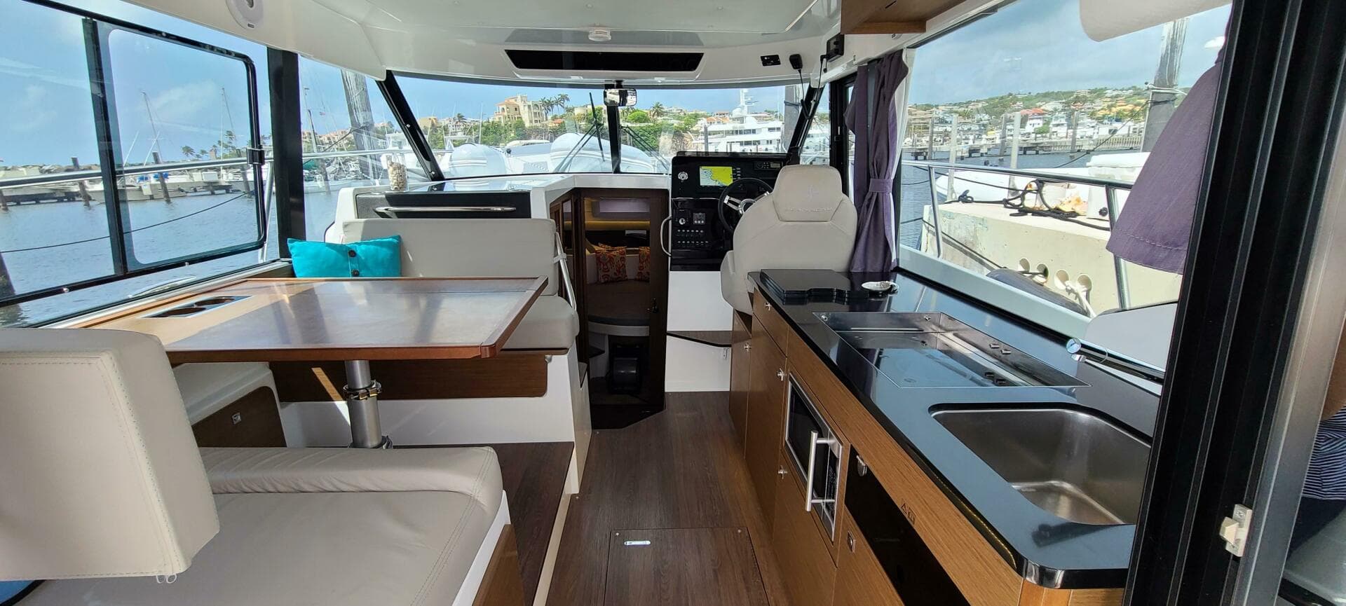 2021 Jeanneau NC 1095 Fly