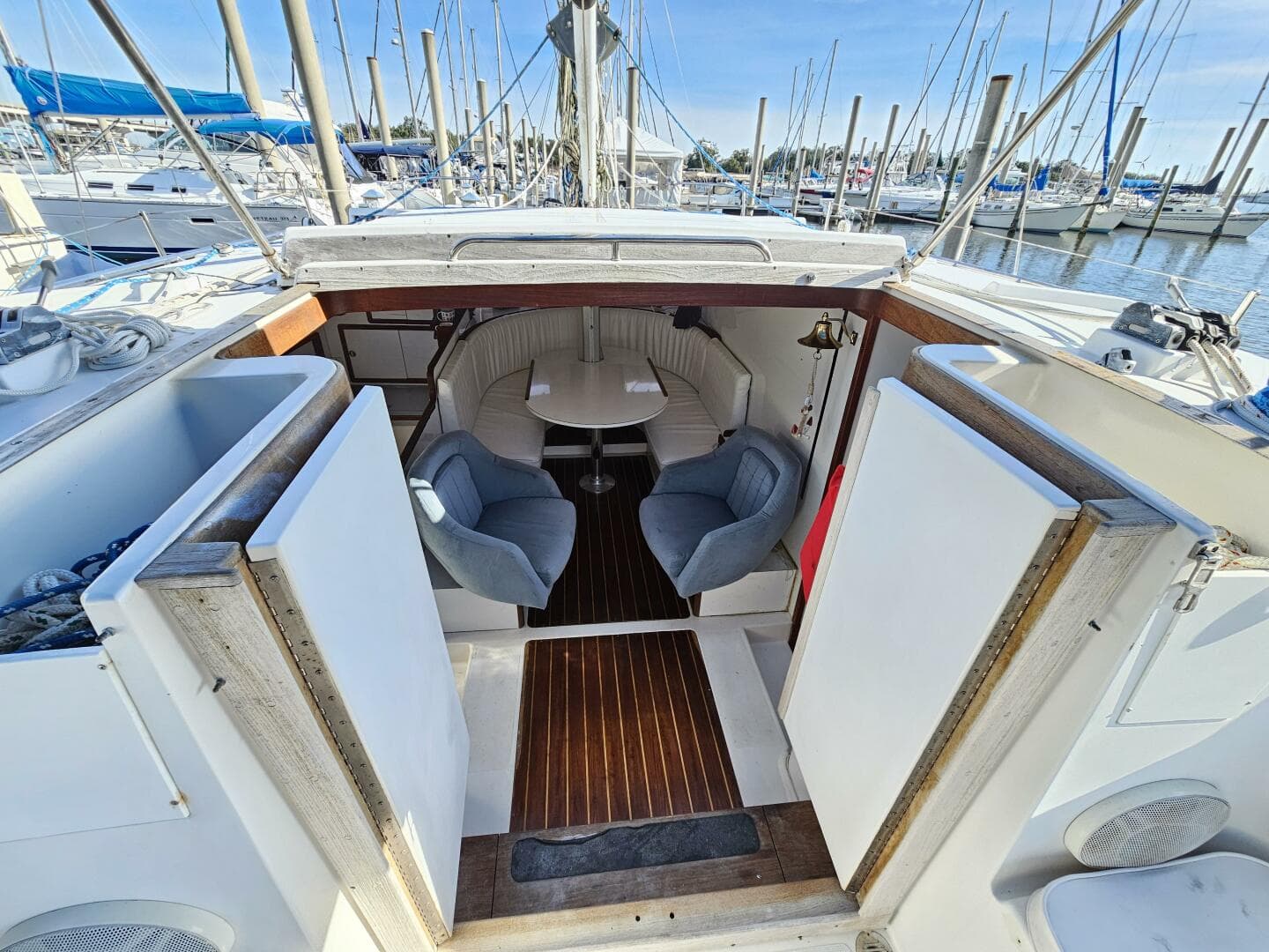 1992 Endeavour Catamaran 30