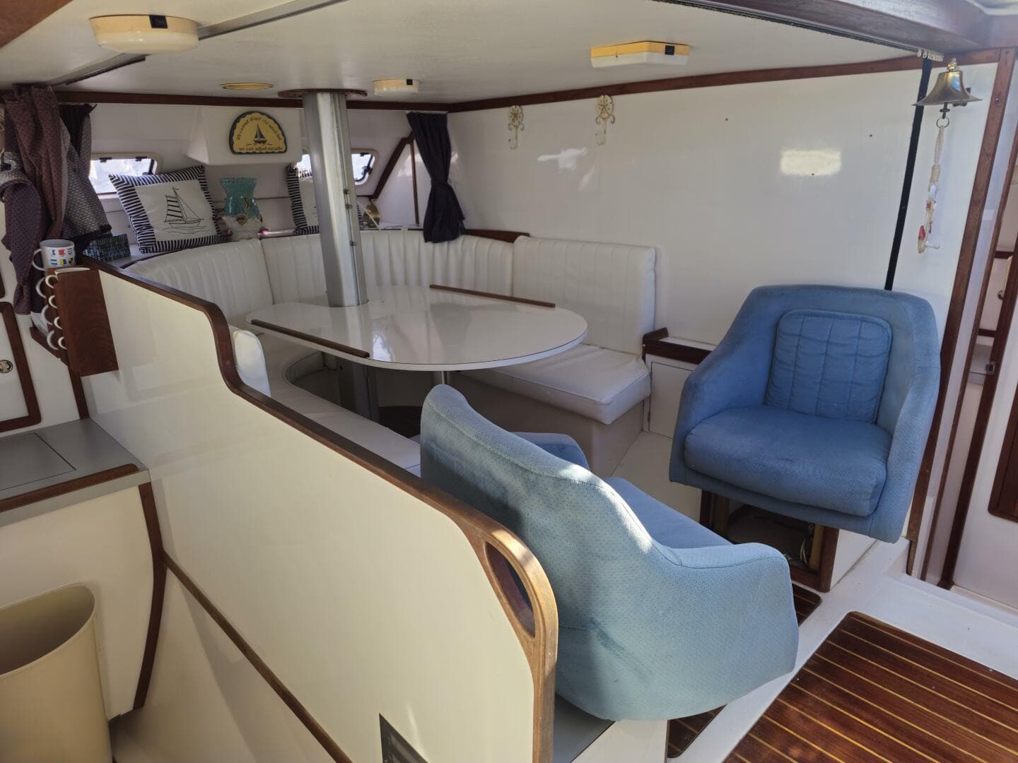 1992 Endeavour Catamaran 30