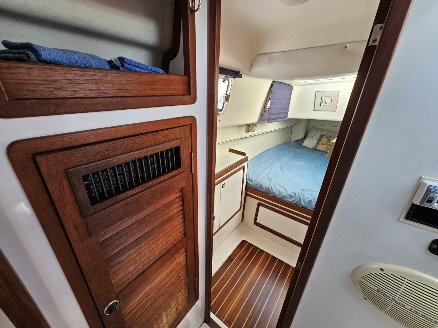 1992 Endeavour Catamaran 30