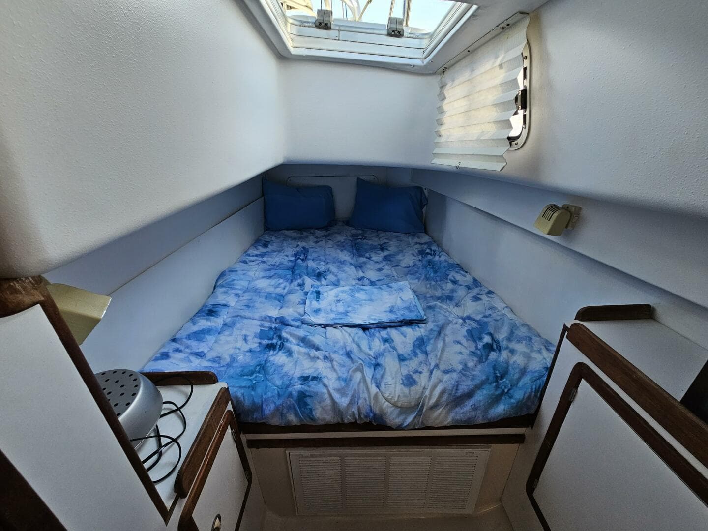 1992 Endeavour Catamaran 30