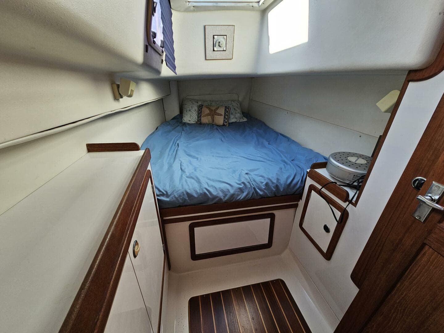 1992 Endeavour Catamaran 30