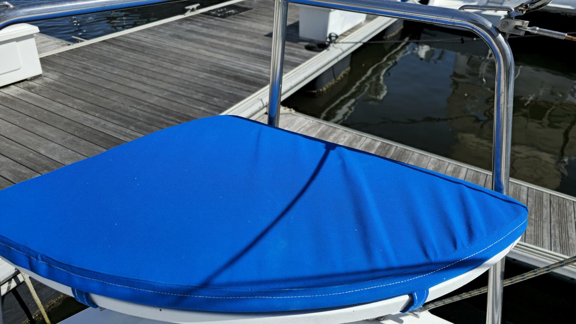 1992 Endeavour Catamaran 30