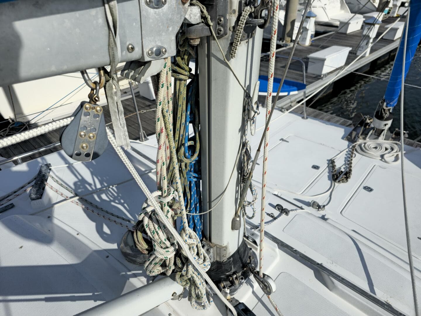 1992 Endeavour Catamaran 30