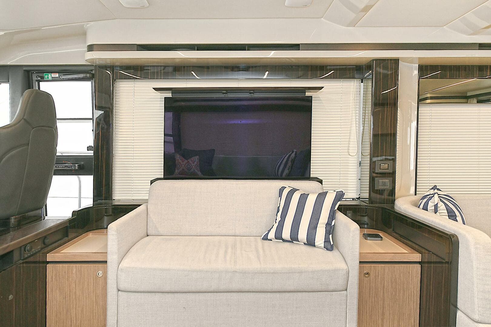 2022 Absolute 62 Fly