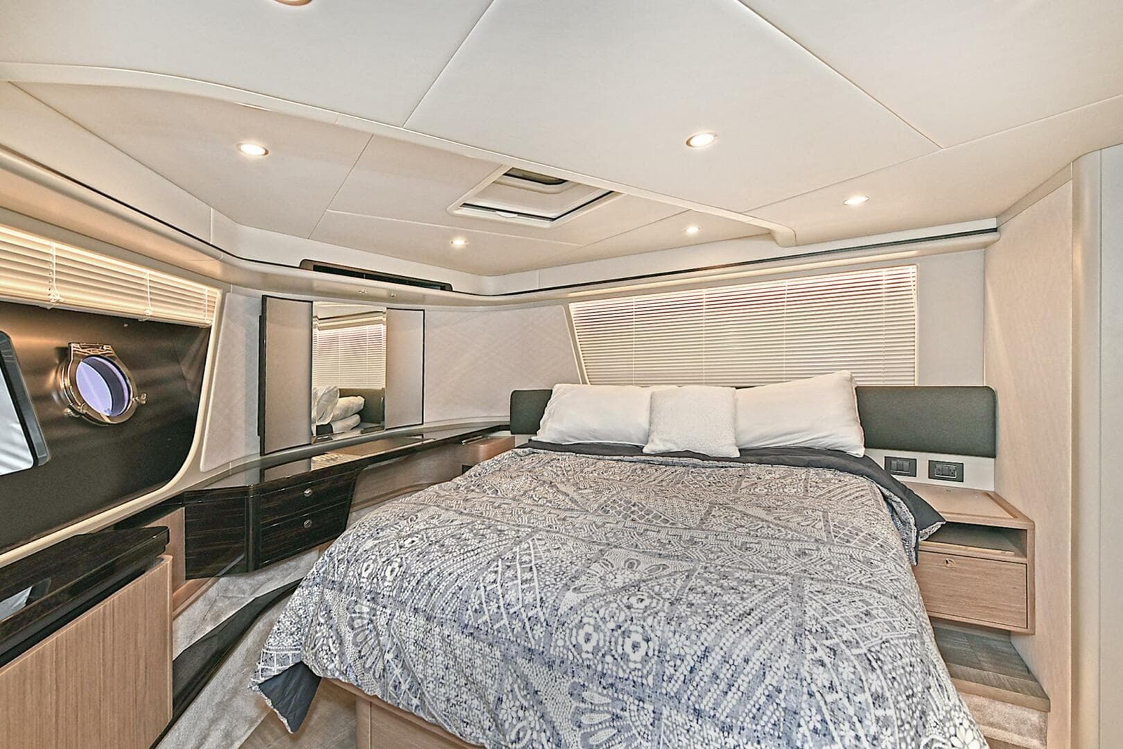 2022 Absolute 62 Fly