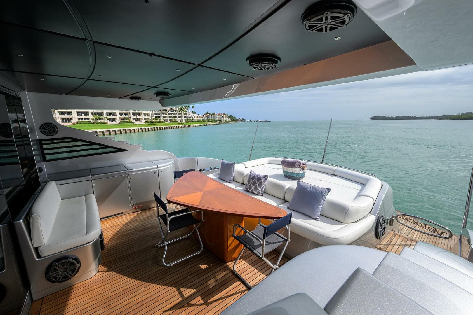 2009 Pershing Express