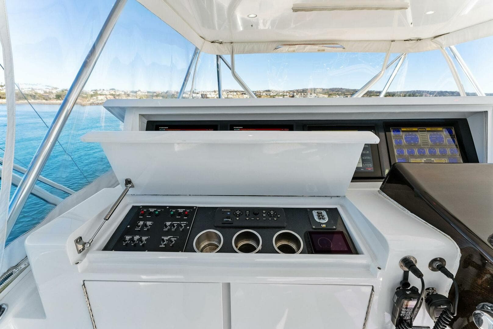 2007 Hatteras 64C - CHUPACBRA