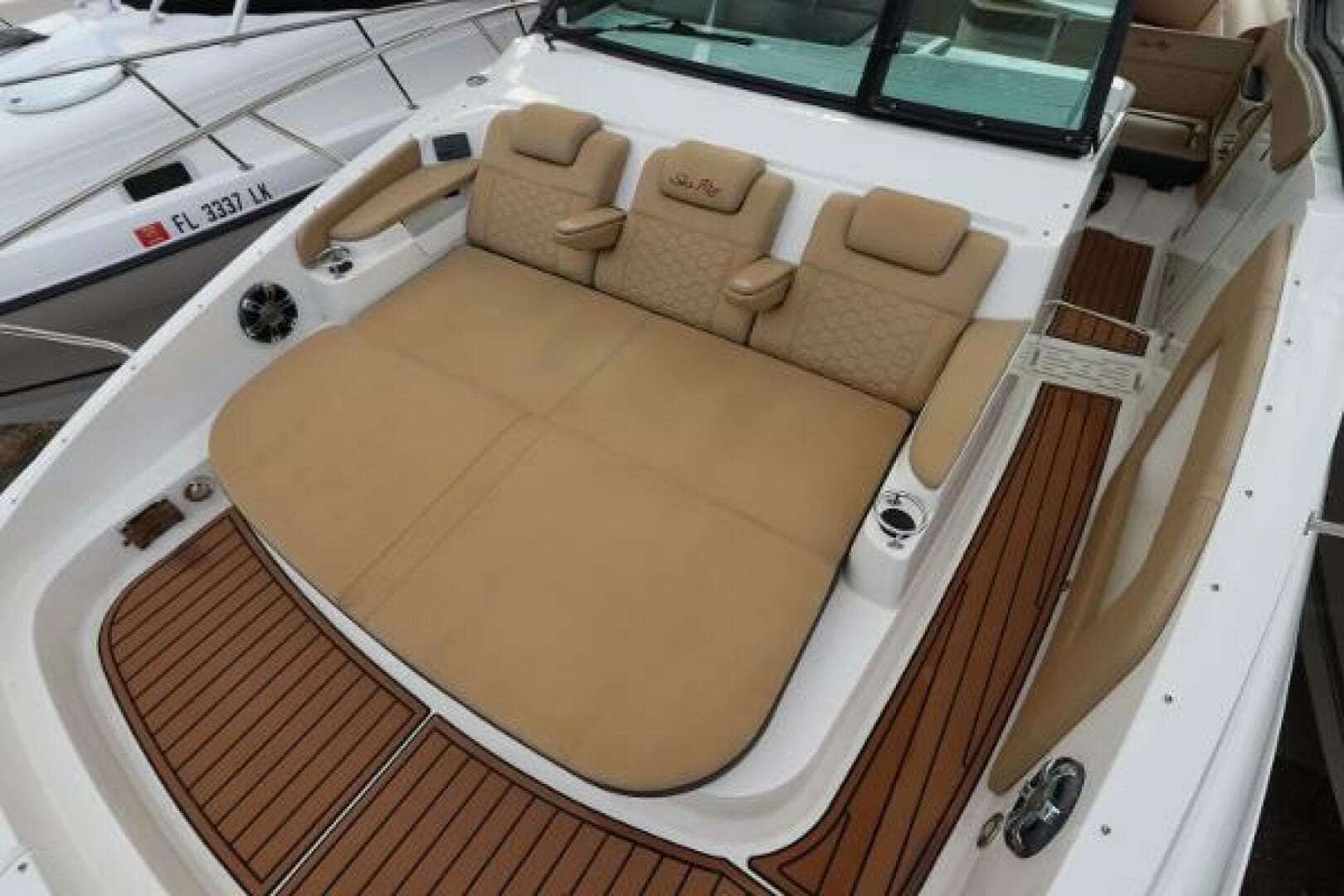 2019 Sea Ray 320 Sundancer
