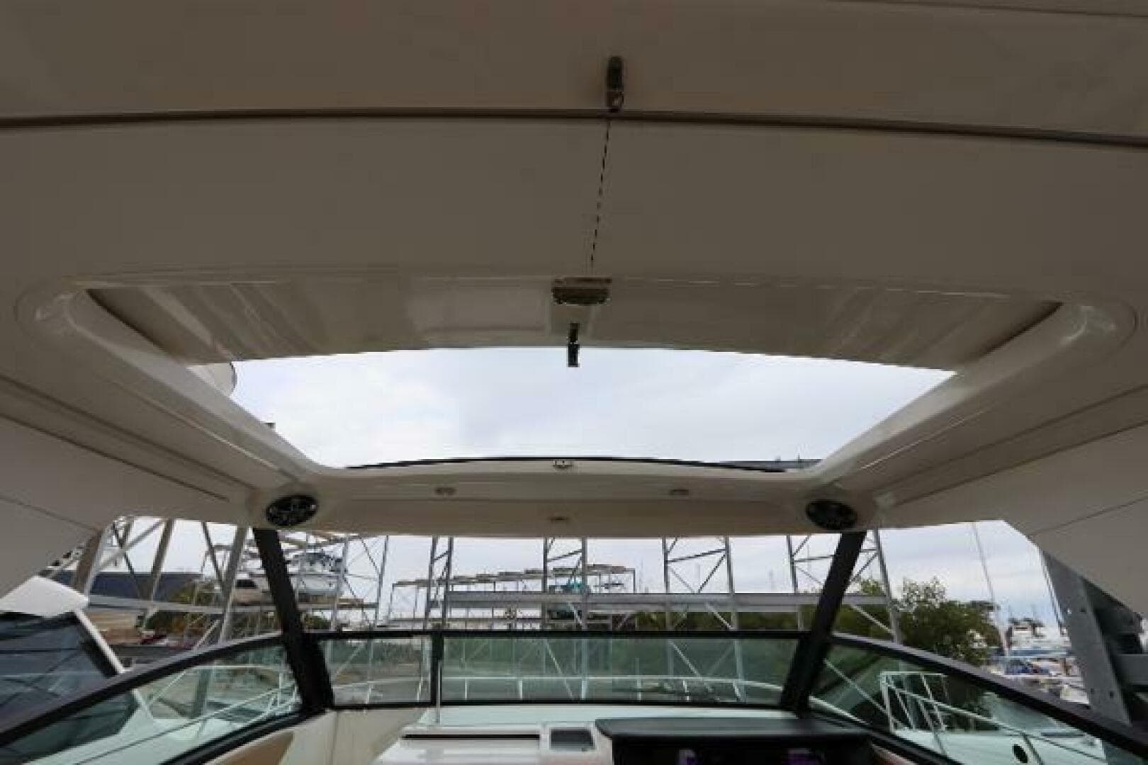 2019 Sea Ray 320 Sundancer