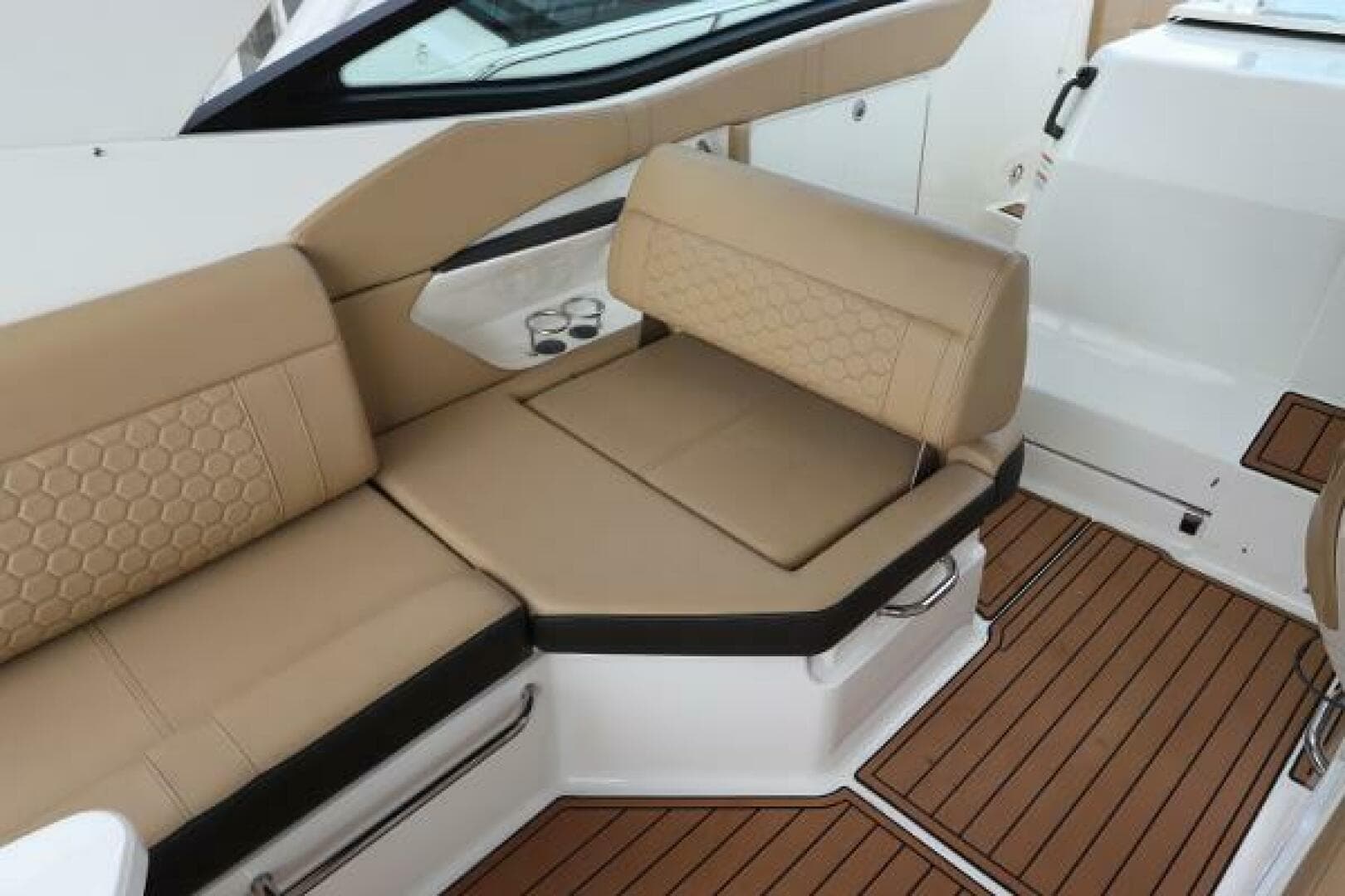 2019 Sea Ray 320 Sundancer