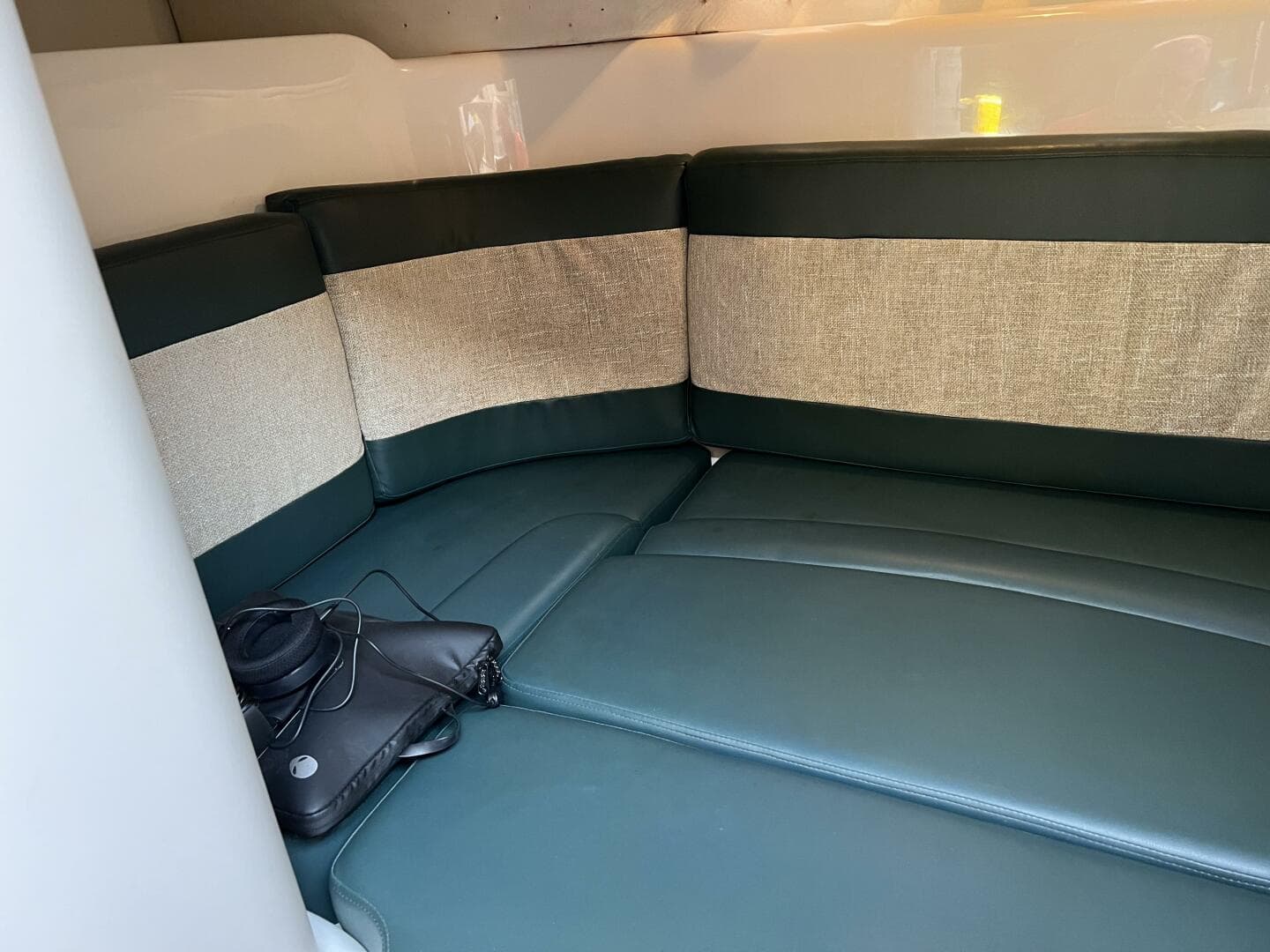 1998 Chris-Craft 320 Express Cruiser