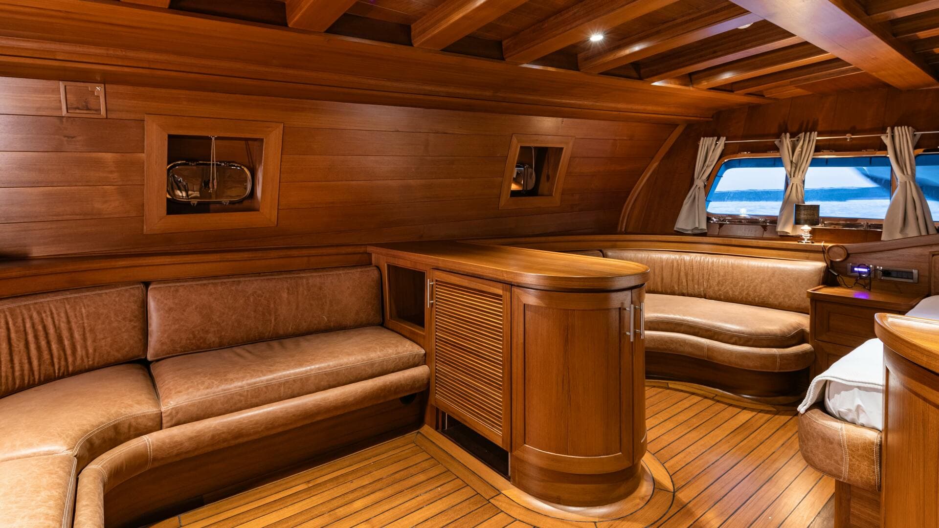 2013 East Yachting Custom