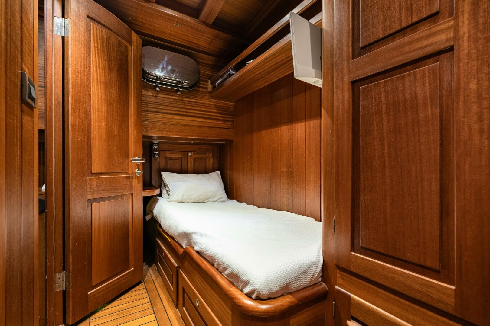 2013 East Yachting Custom