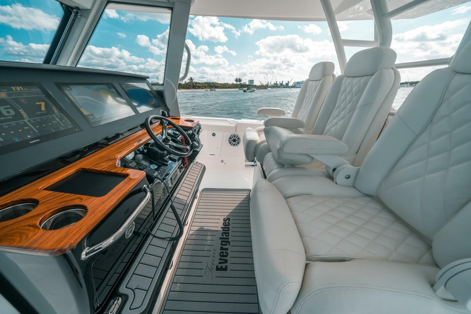 2022 Everglades 395CC