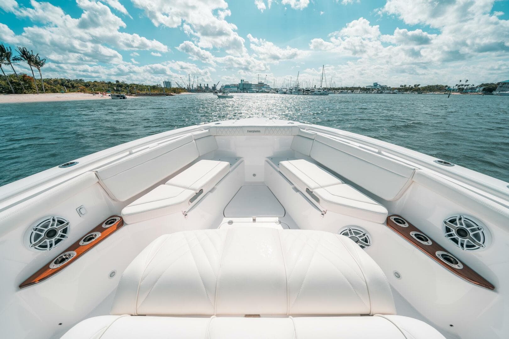 2022 Everglades 395CC