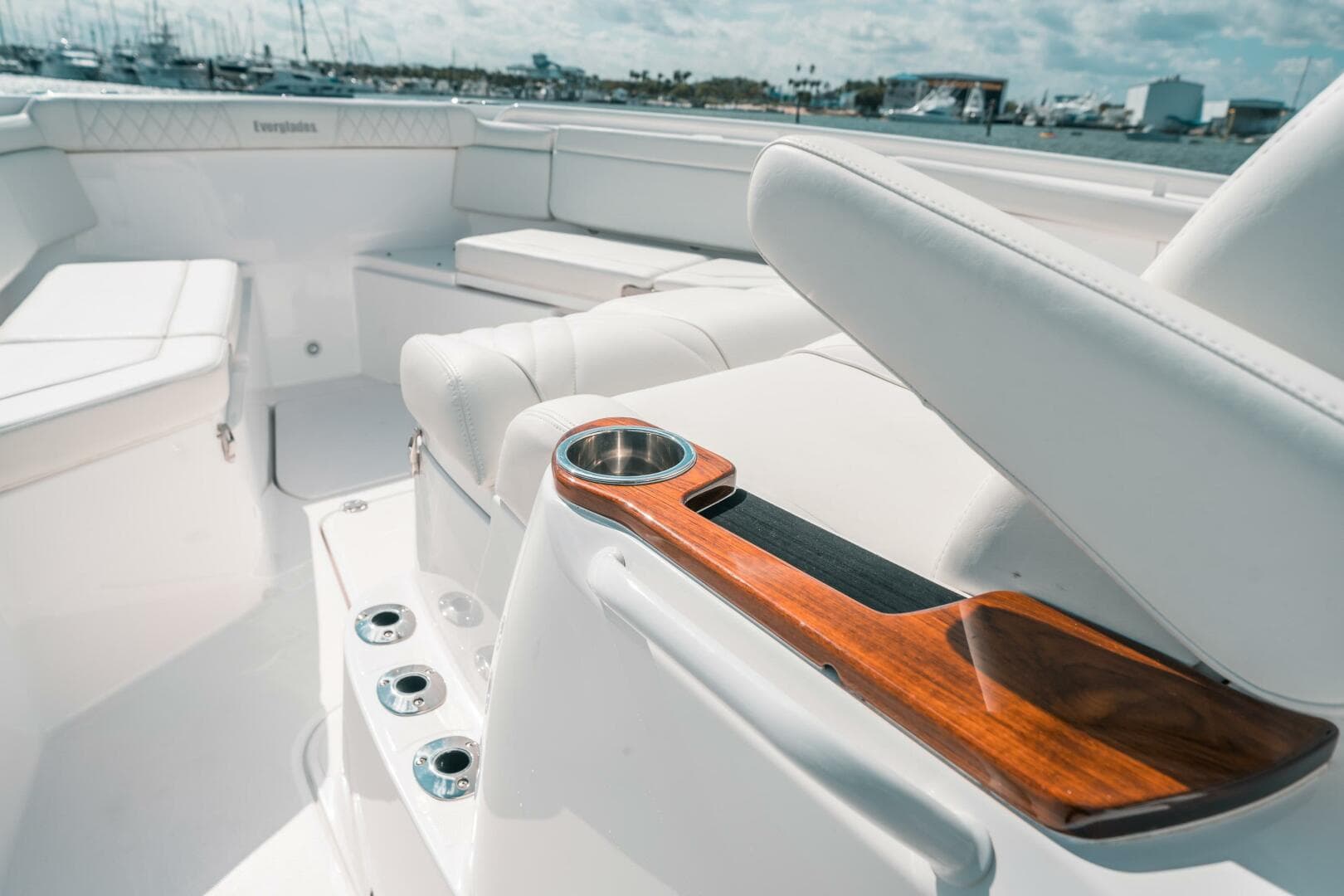 2022 Everglades 395CC