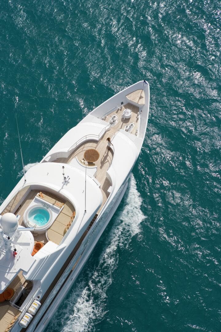 124' Hakvoort 2007 PERLE BLEUE Bow