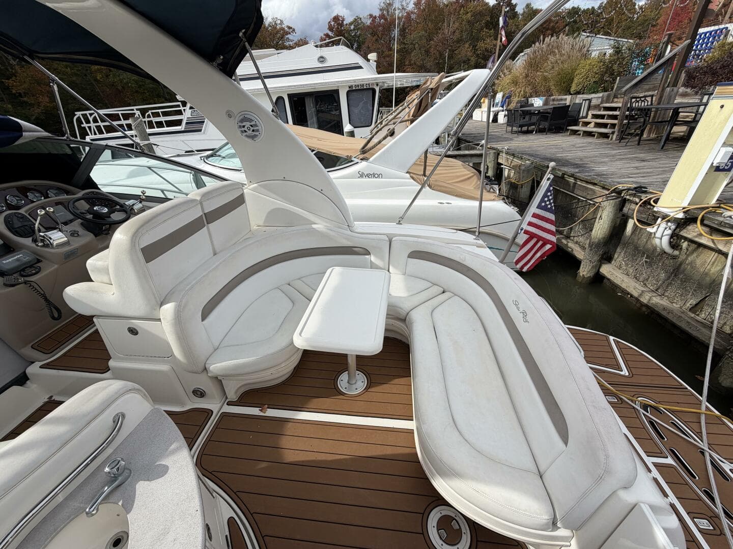 2005 Sea Ray 320 Sundancer