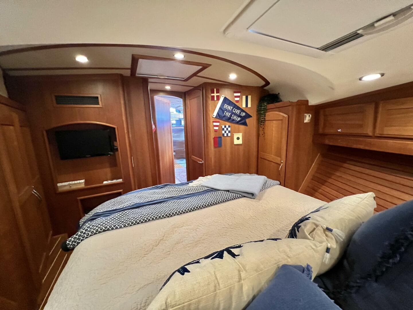 2017 Sabre 48 Salon Express