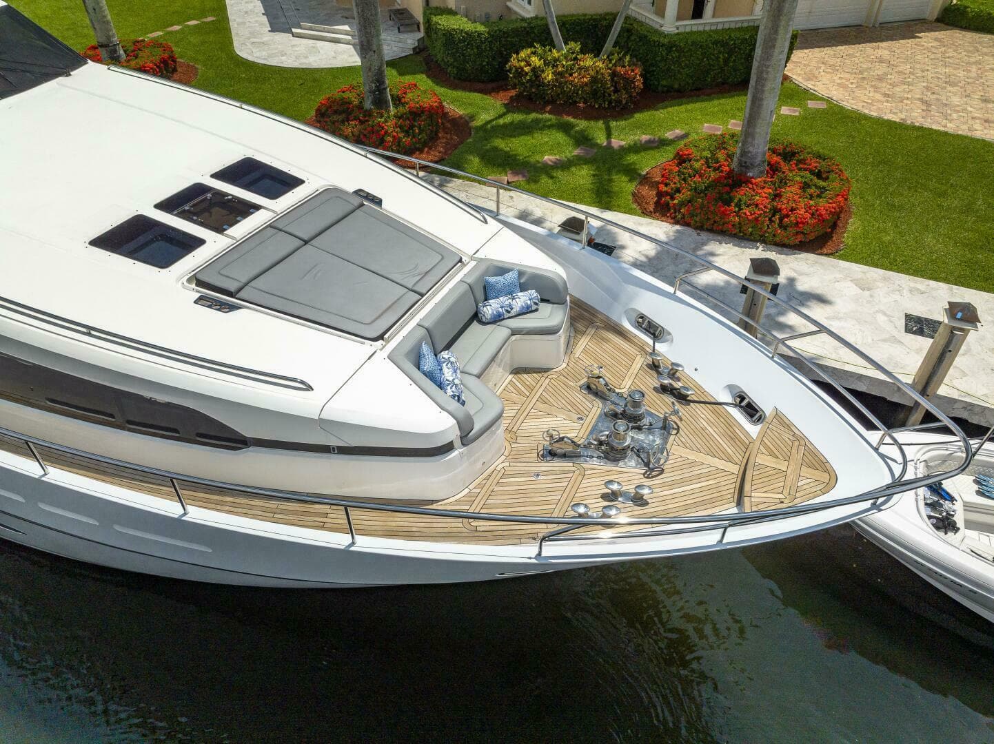 2012 Princess 104 - Bow
