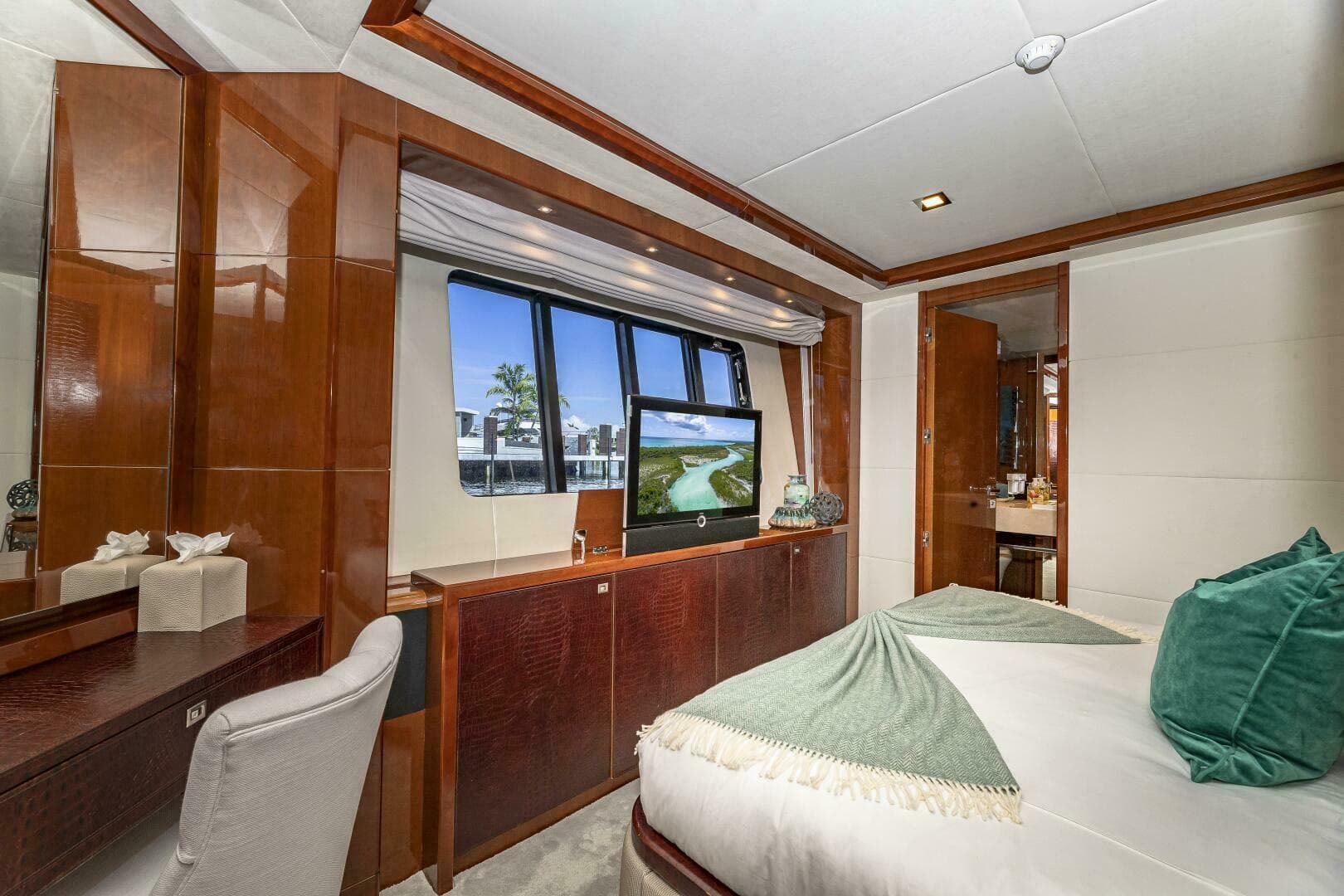 2012 Princess 104 - VIP statroom