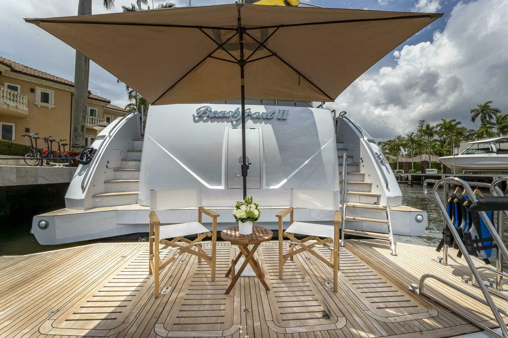 2012 Princess 104 - Swim platform