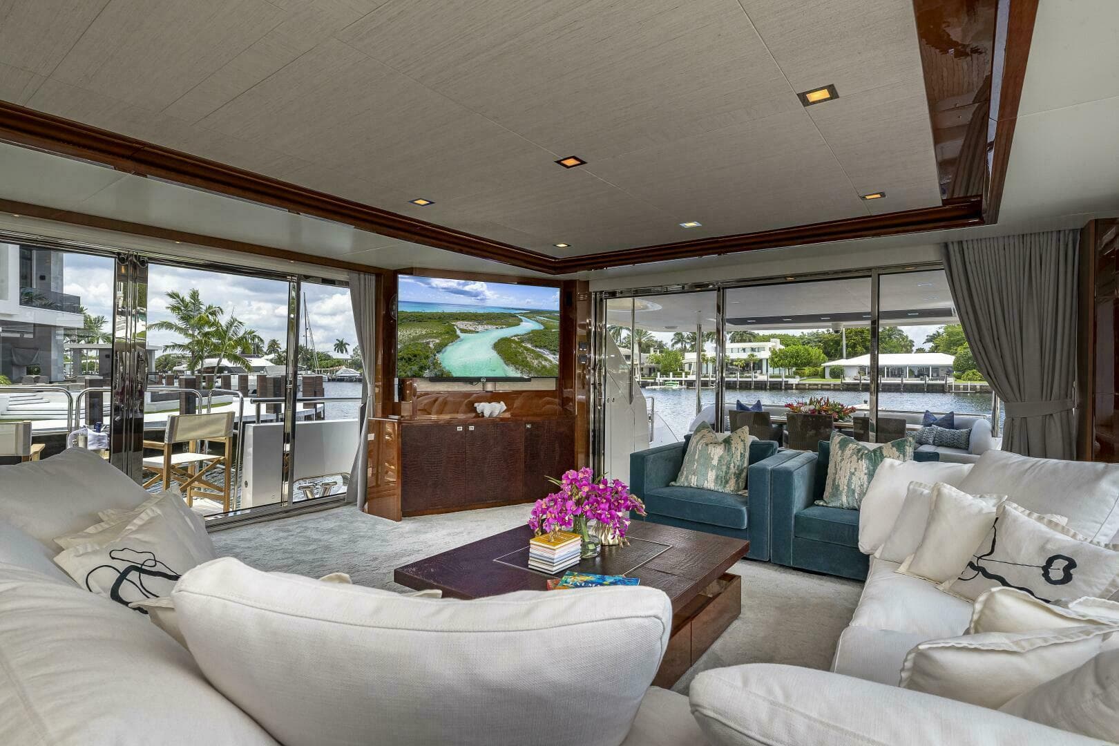 2012 Princess 104 - Salon