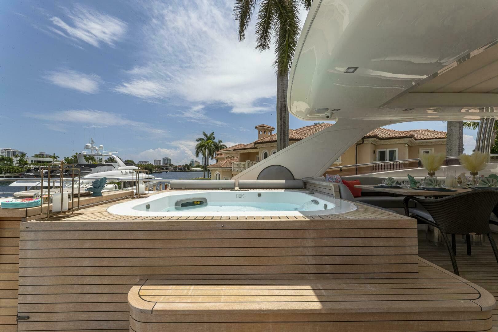 2012 Princess 104 - Flybridge hottub