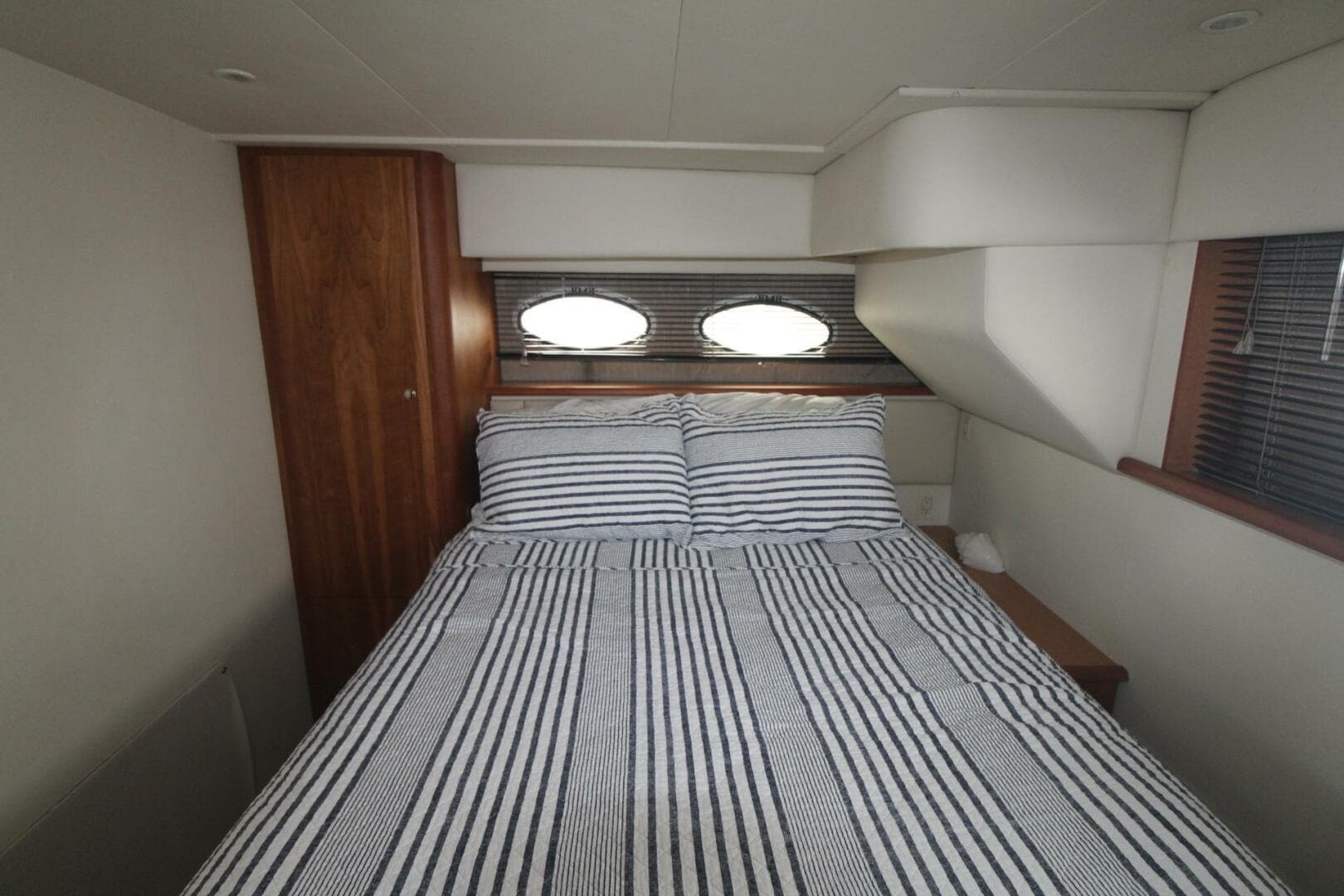 2000 Silverton 392 Aft Cabin