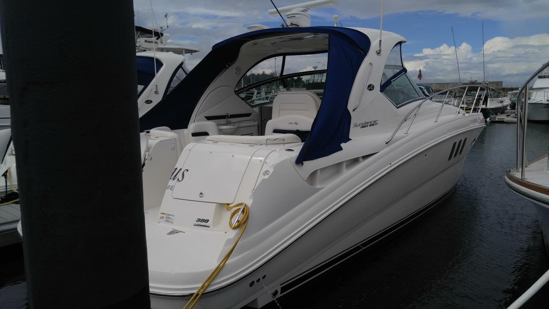 2011 Sea Ray 390 Sundancer