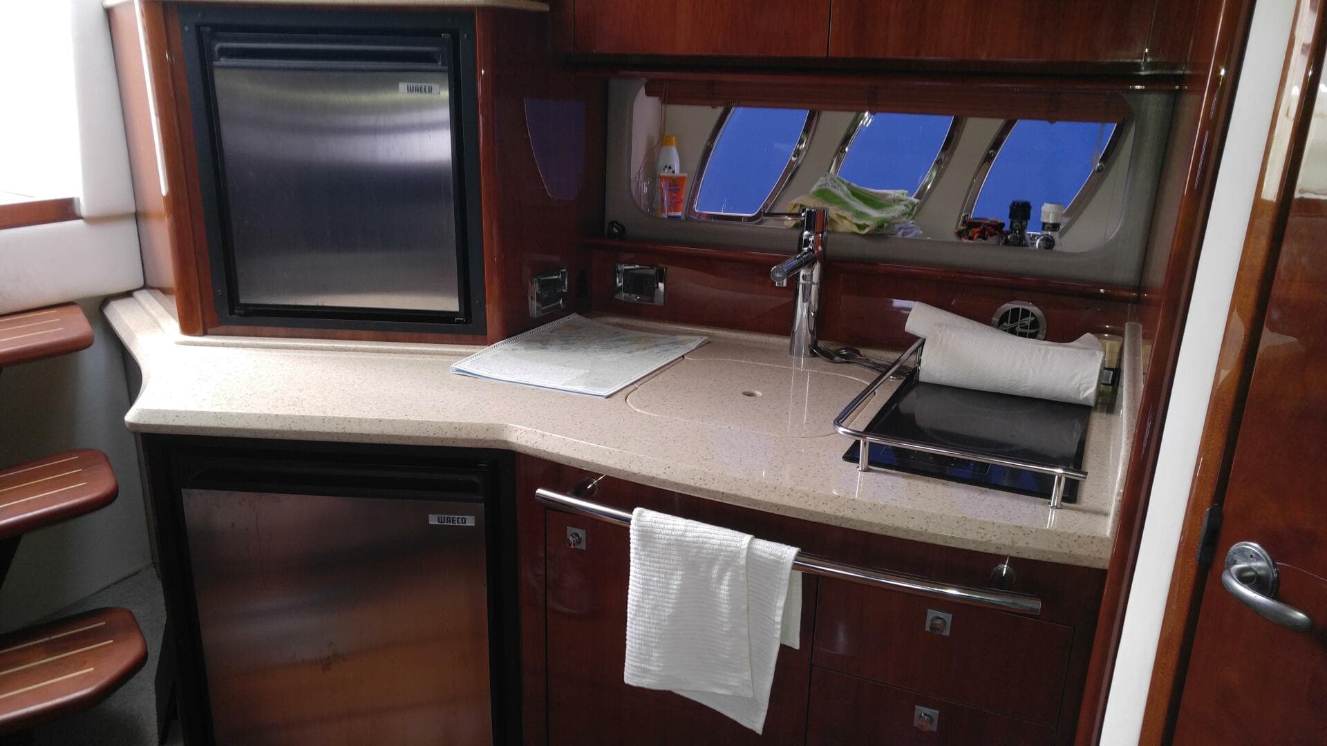 2011 Sea Ray 390 Sundancer