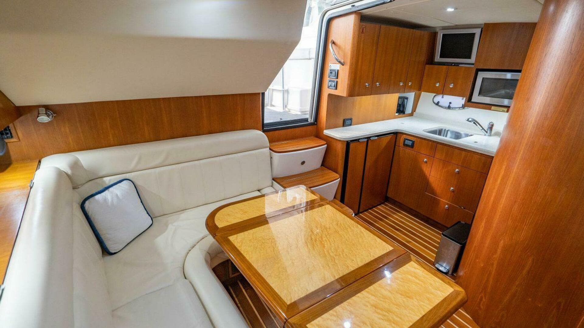 2007 Tiara Yachts 3800 Open