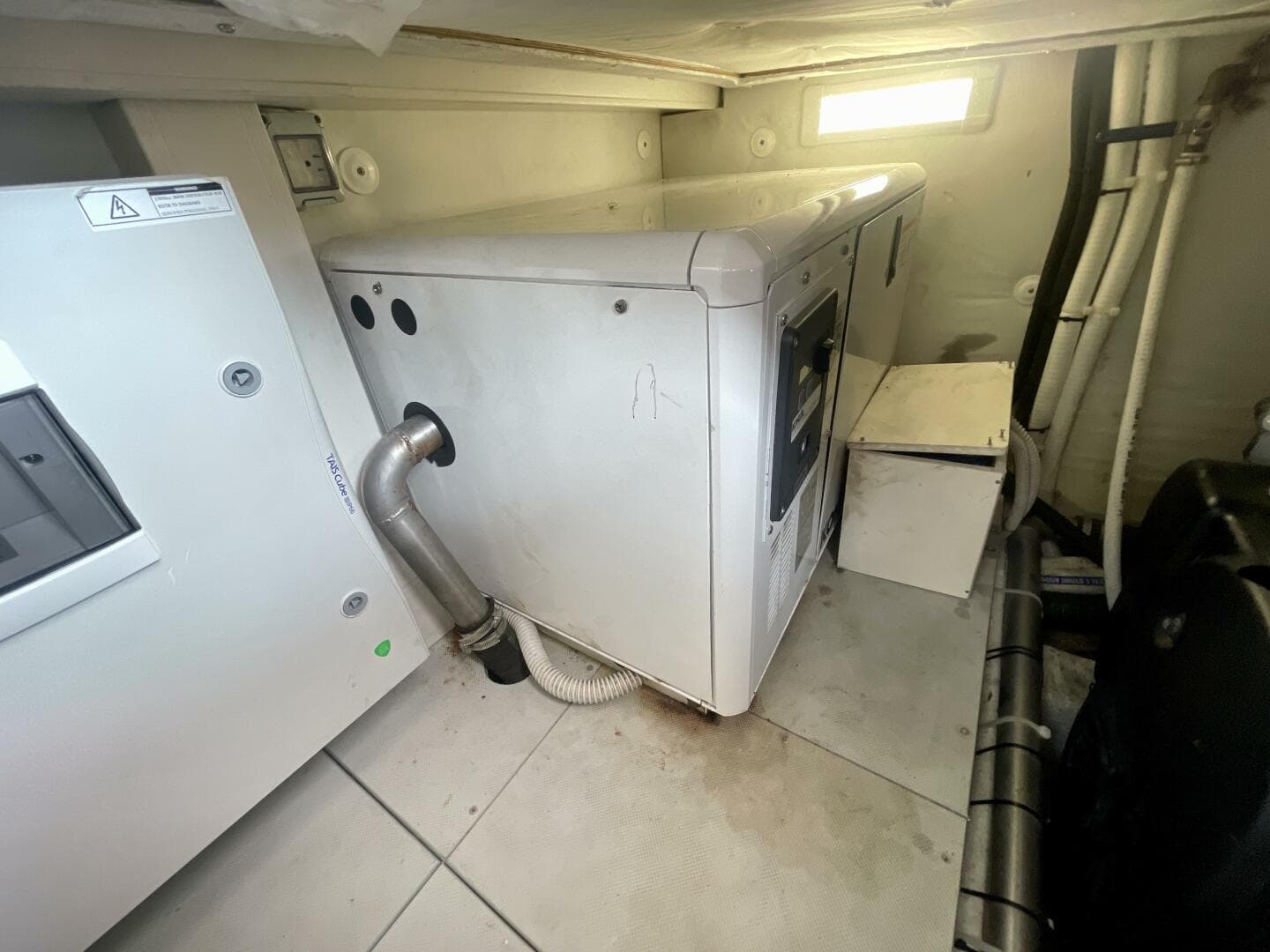 2017 Chris-Craft Commander 42