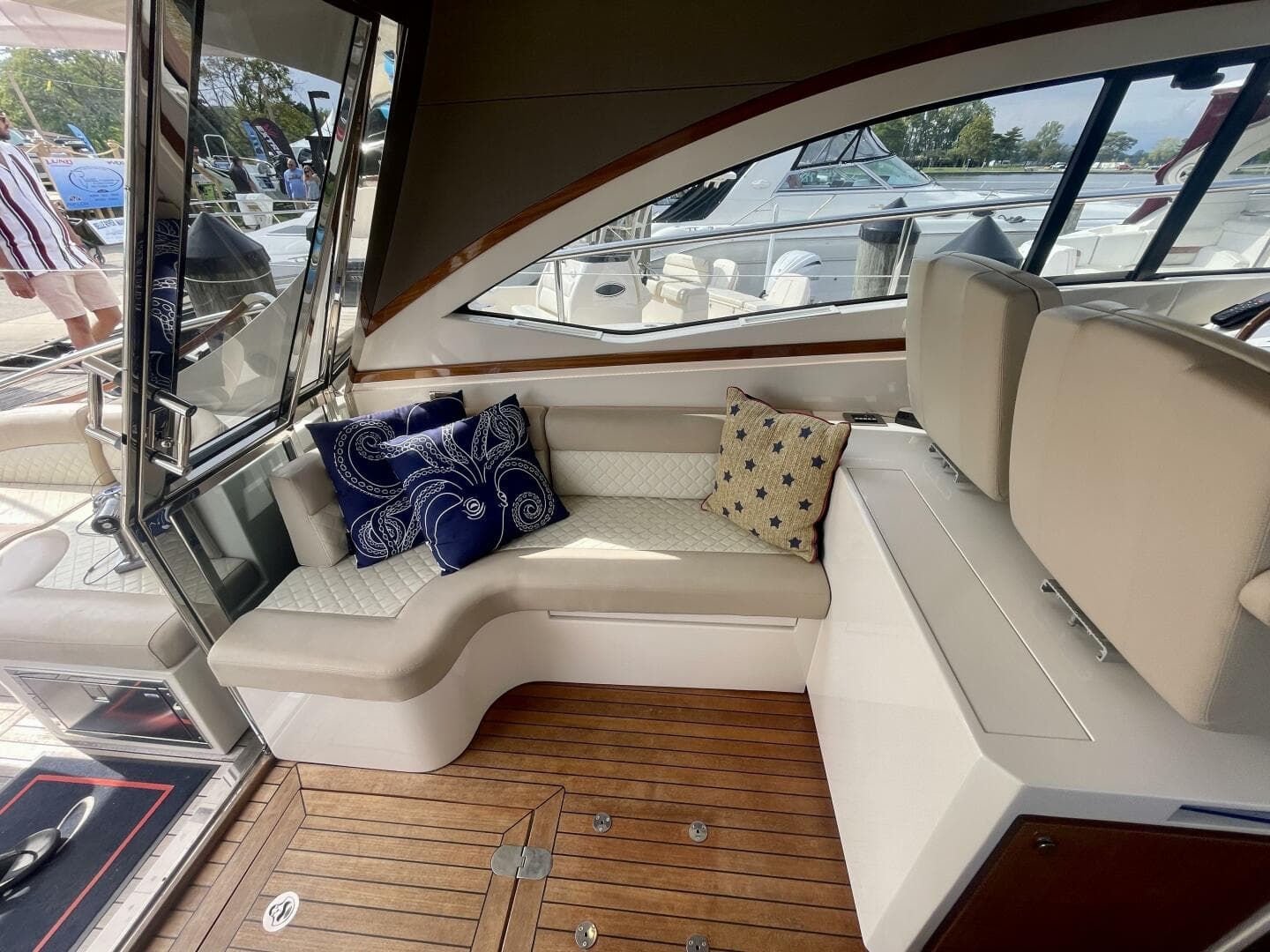 2017 Chris-Craft Commander 42