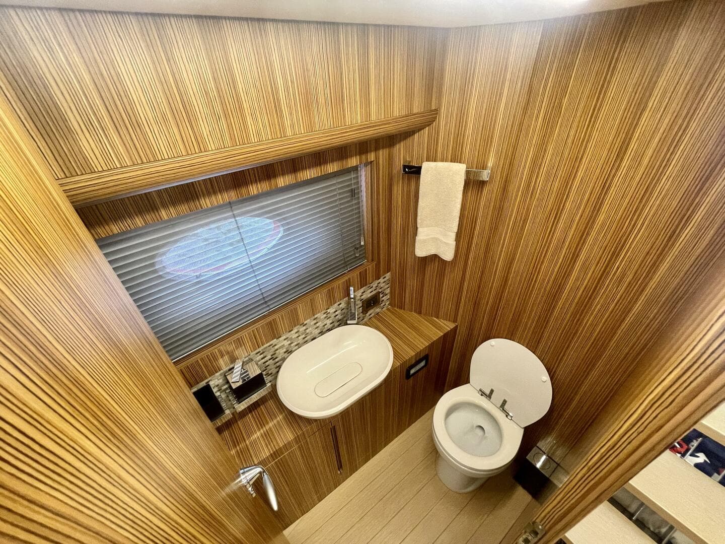 2017 Chris-Craft Commander 42