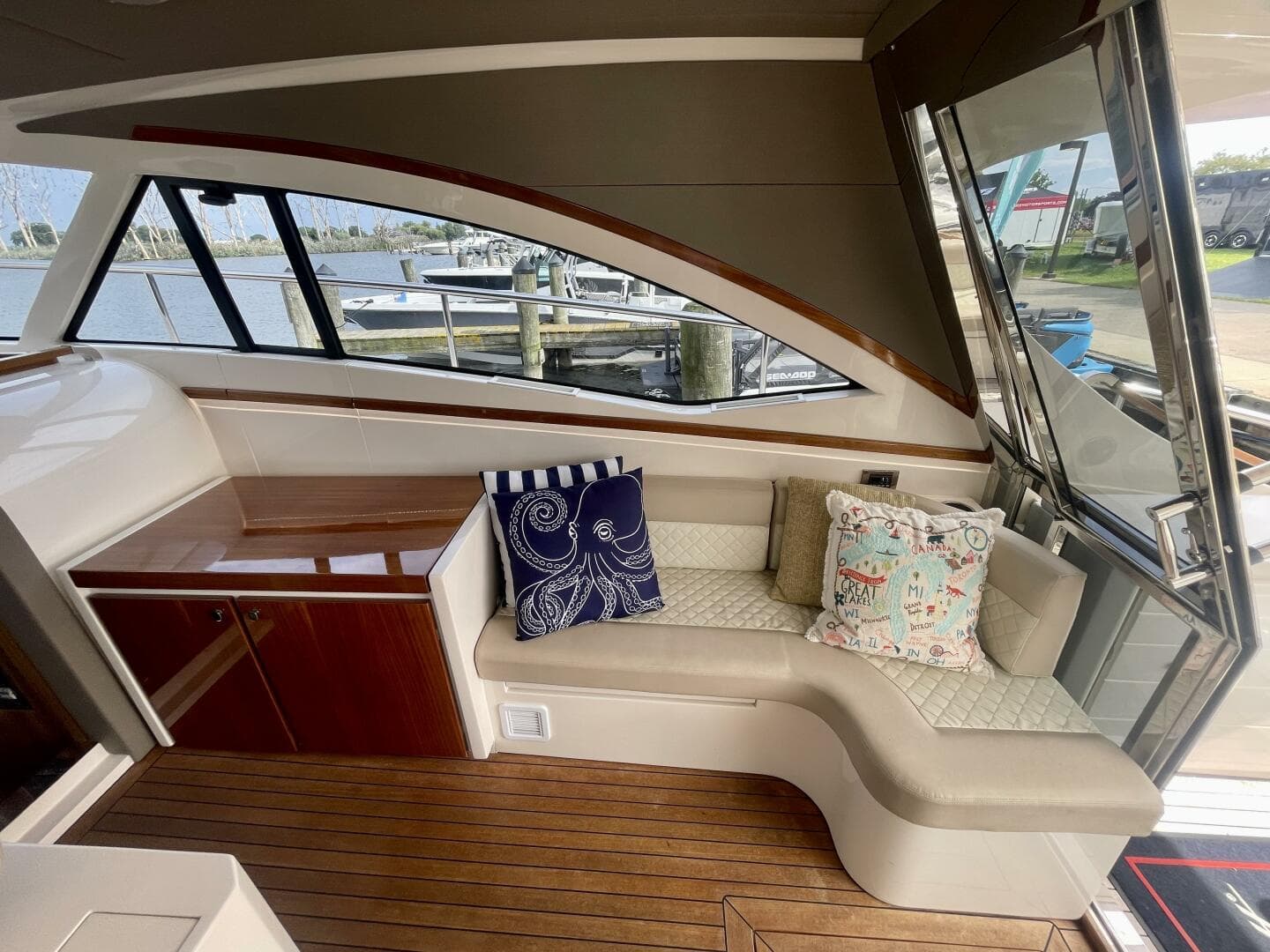 2017 Chris-Craft Commander 42