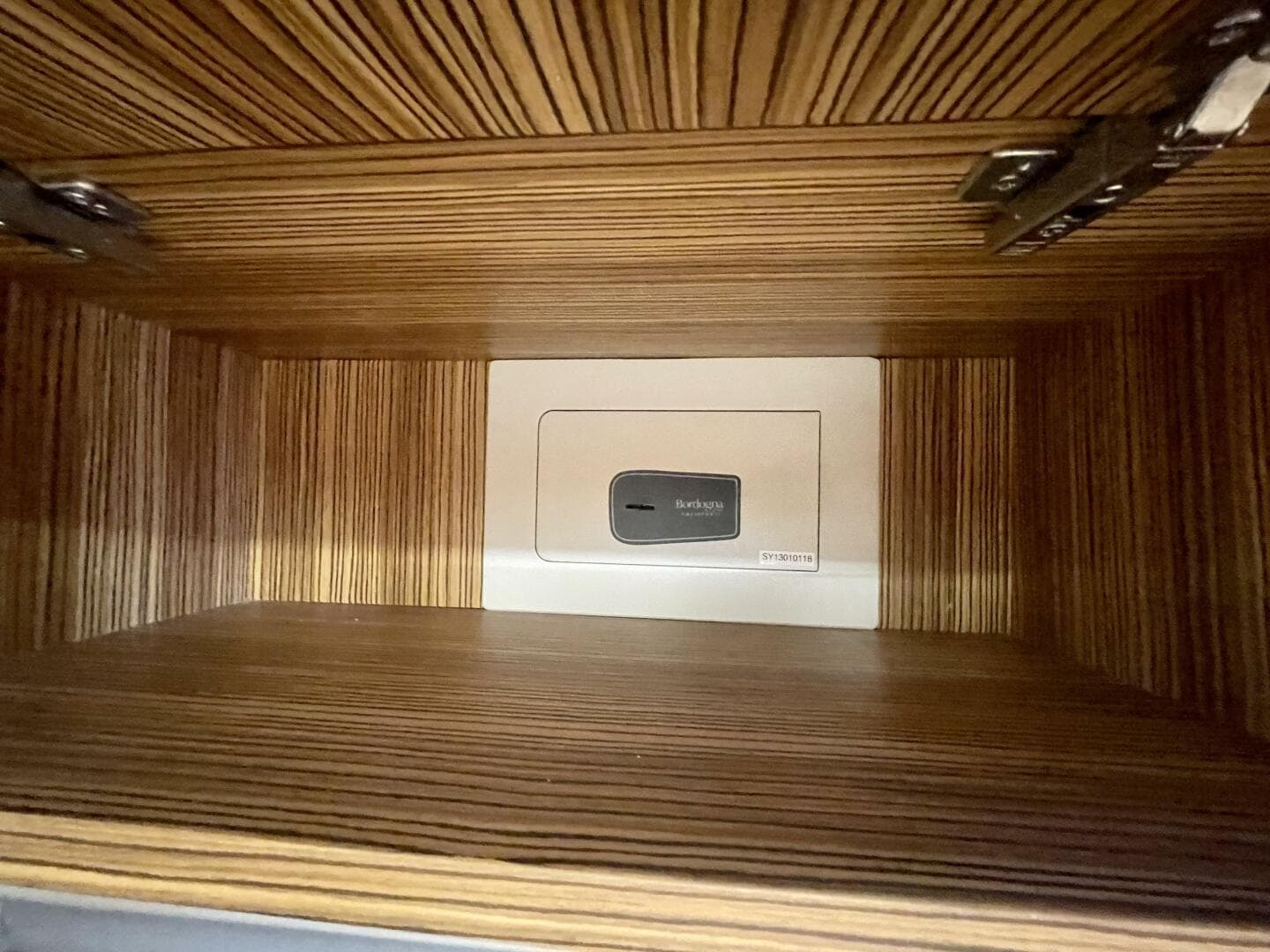 2017 Chris-Craft Commander 42