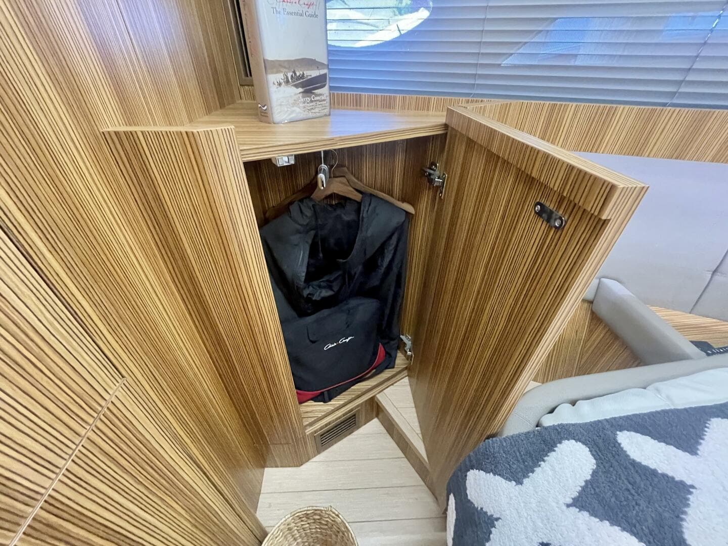 2017 Chris-Craft Commander 42