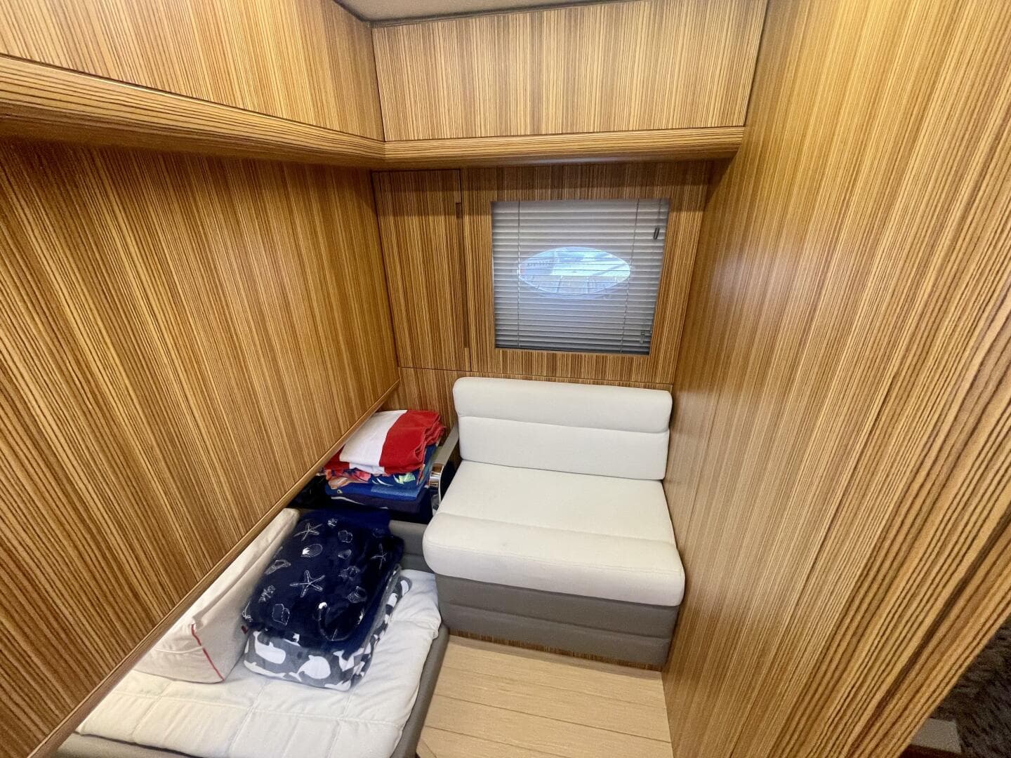 2017 Chris-Craft Commander 42