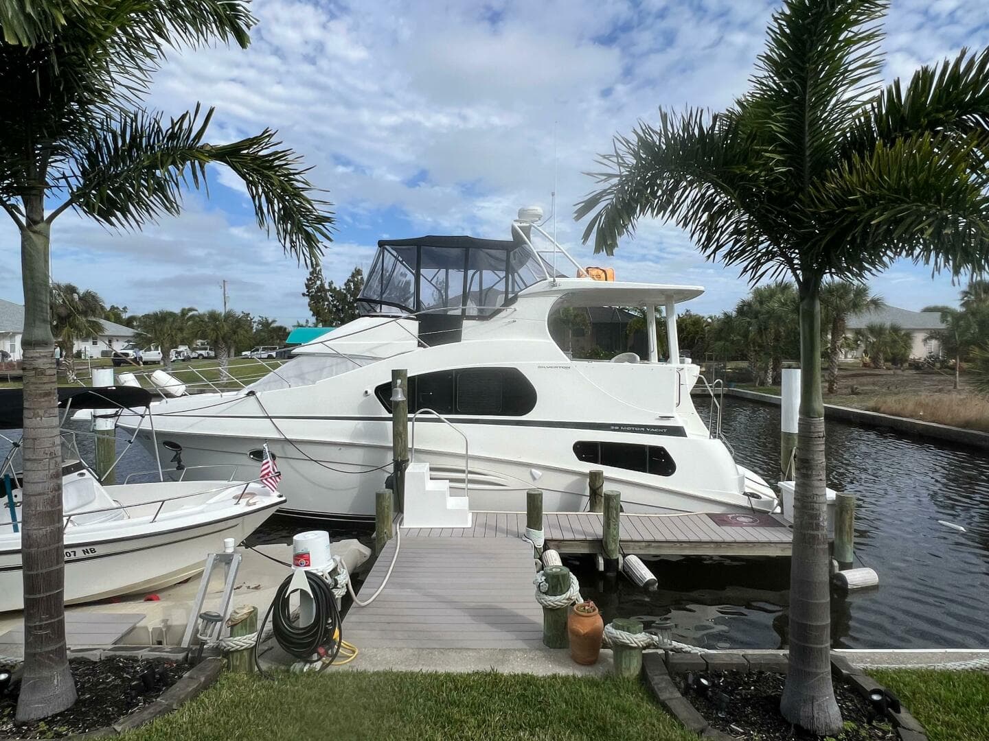 2002 Silverton 39 Motor Yacht