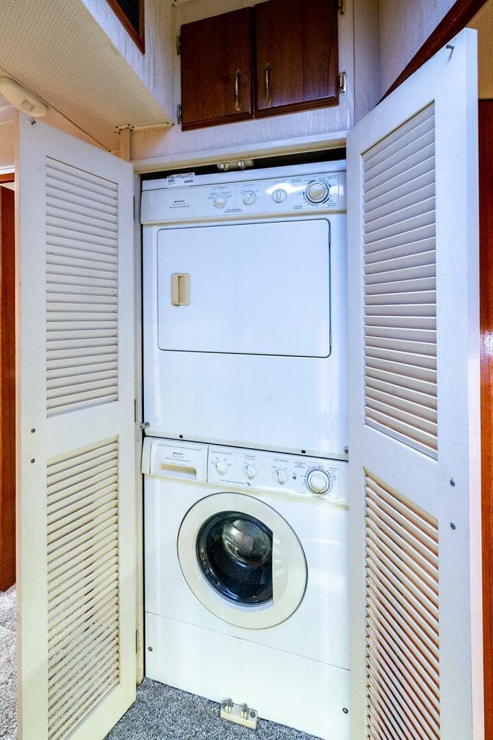 1986 Tollycraft Pilothouse