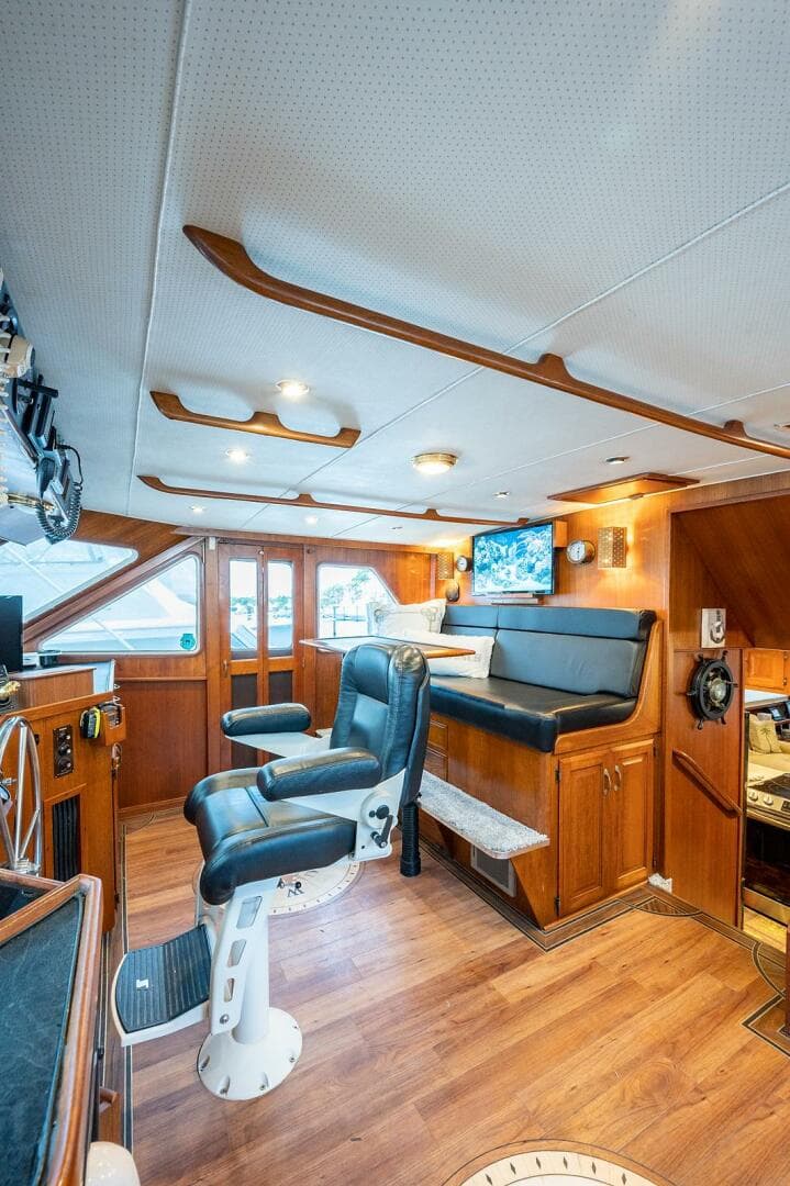 1986 Tollycraft Pilothouse