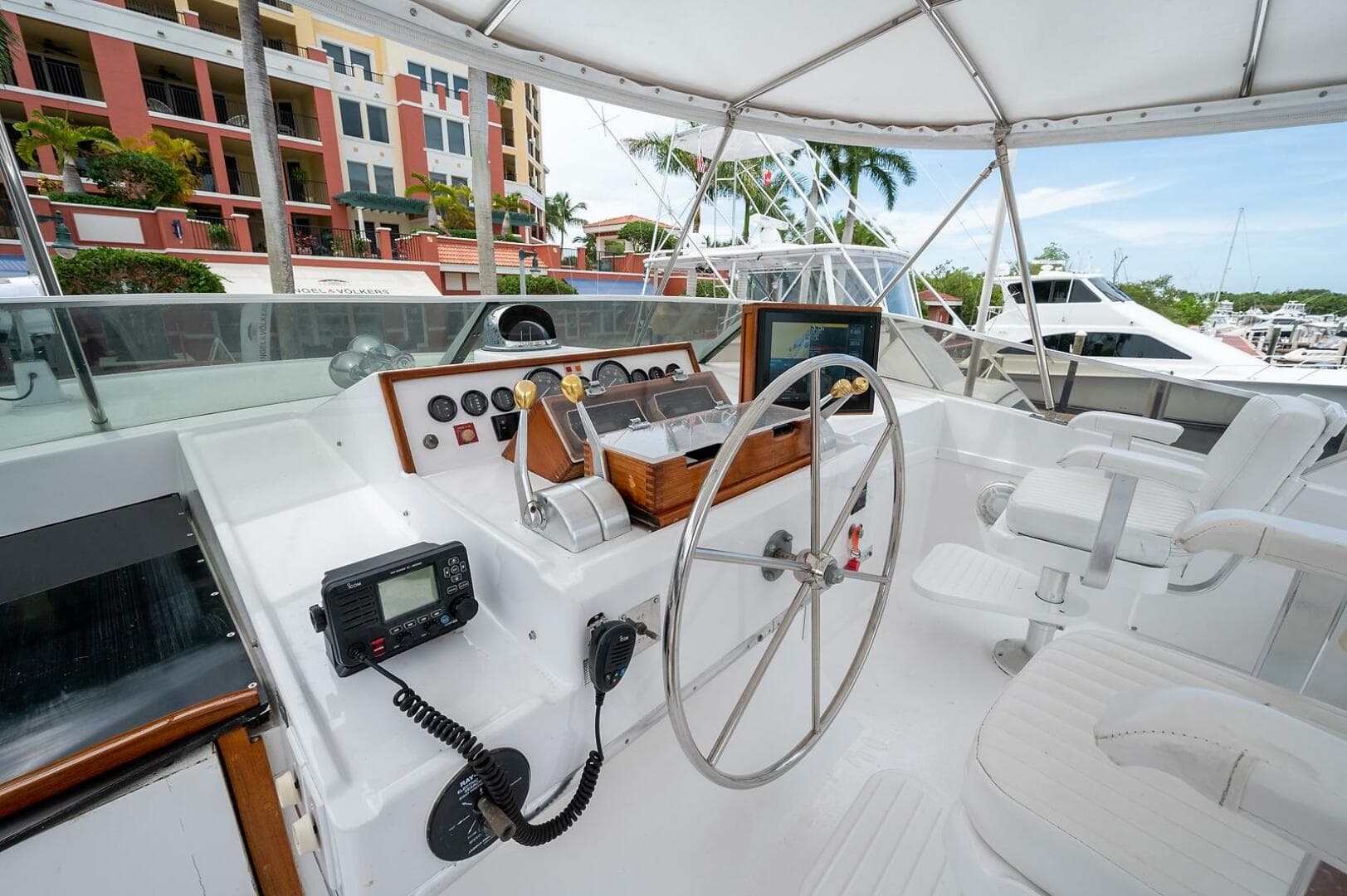 1986 Tollycraft Pilothouse