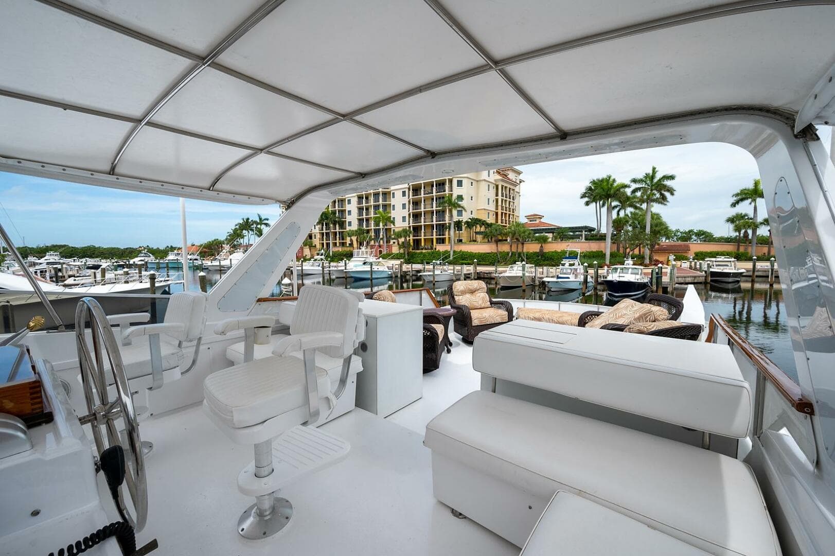 1986 Tollycraft Pilothouse